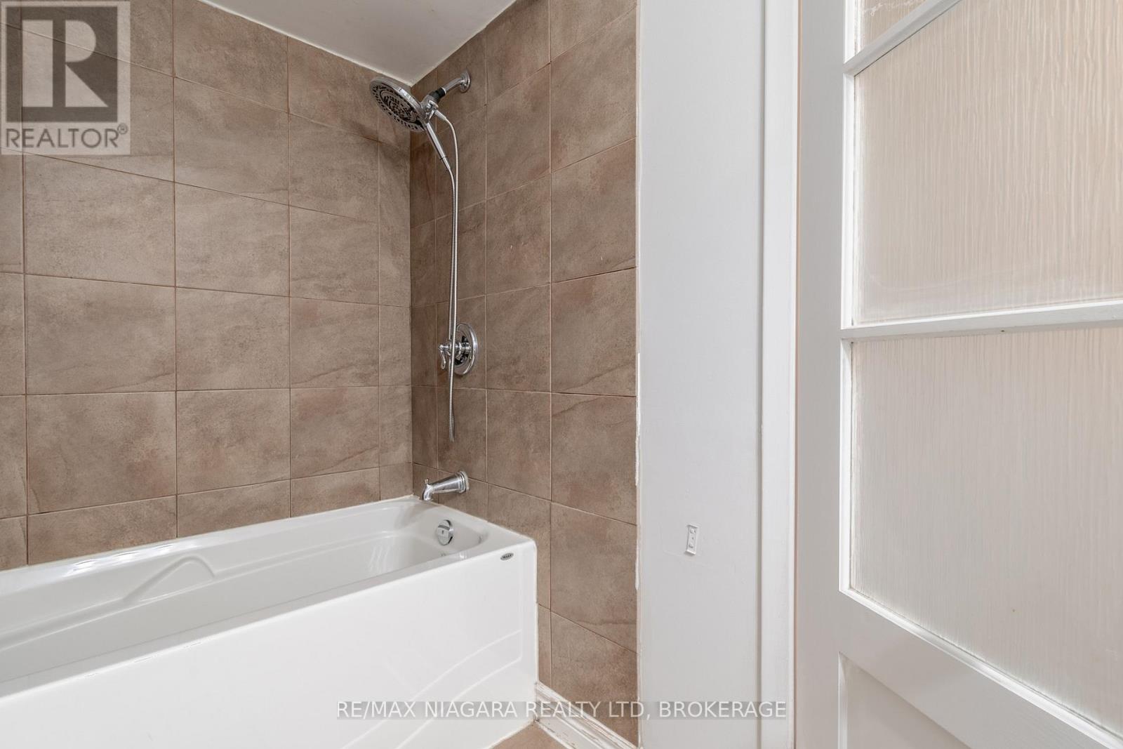 49 Autumn Place W, St. Catharines, Ontario  L2P 2W6 - Photo 14 - X12485055