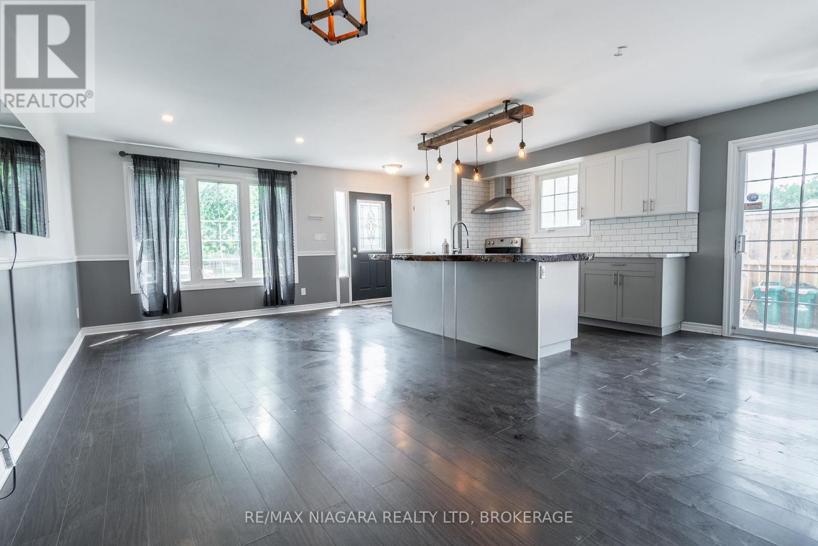 49 Autumn Place W, St. Catharines, Ontario  L2P 2W6 - Photo 6 - X12485055