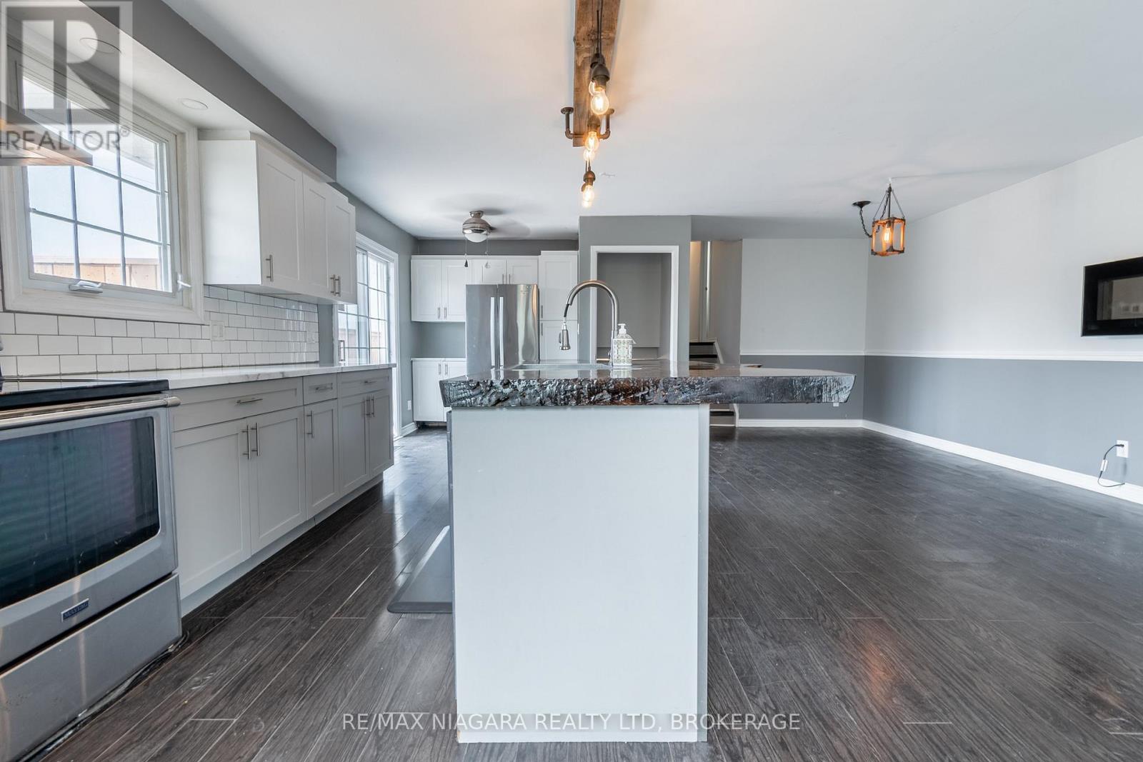 49 Autumn Place W, St. Catharines, Ontario  L2P 2W6 - Photo 8 - X12485055