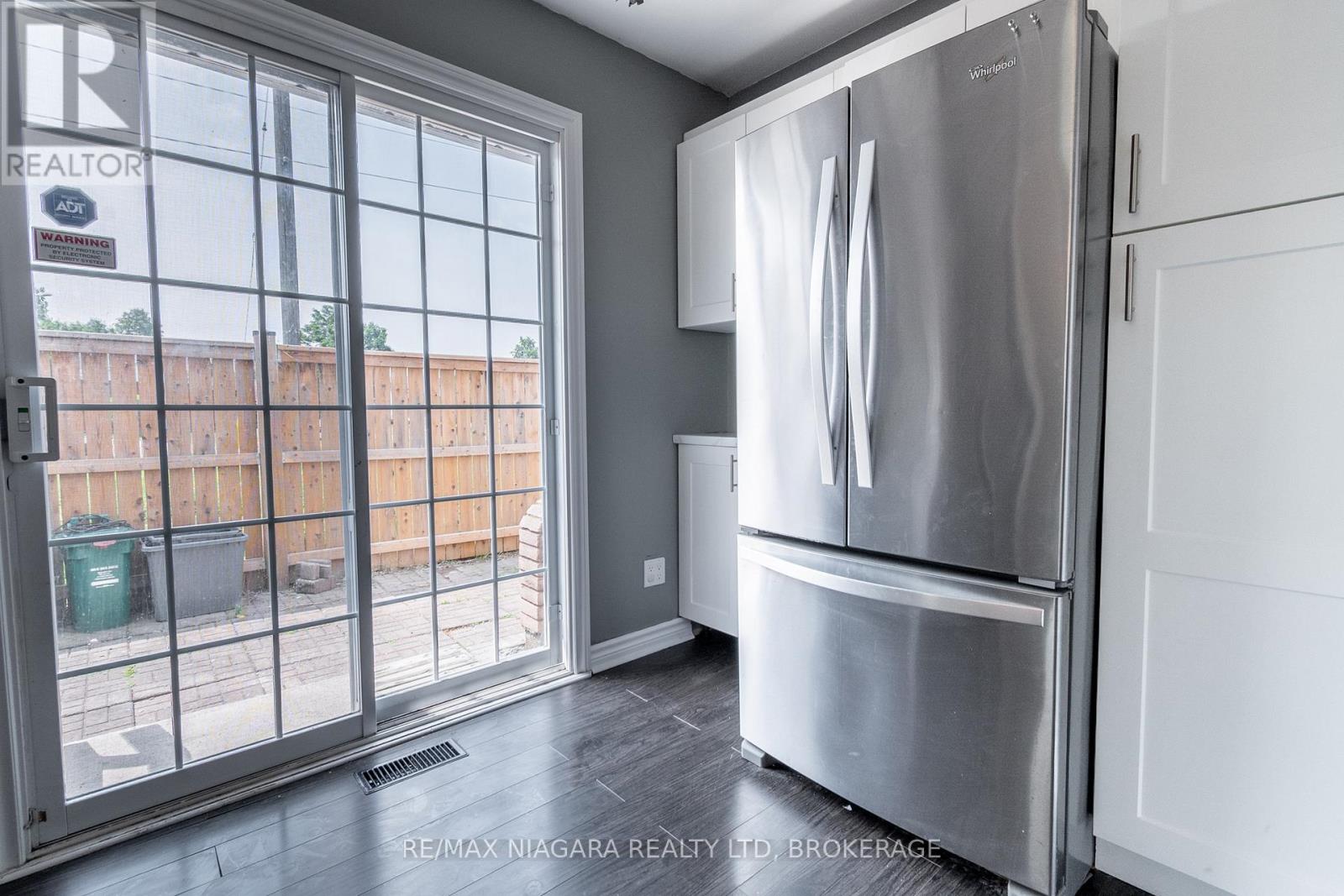 49 Autumn Place W, St. Catharines, Ontario  L2P 2W6 - Photo 9 - X12485055