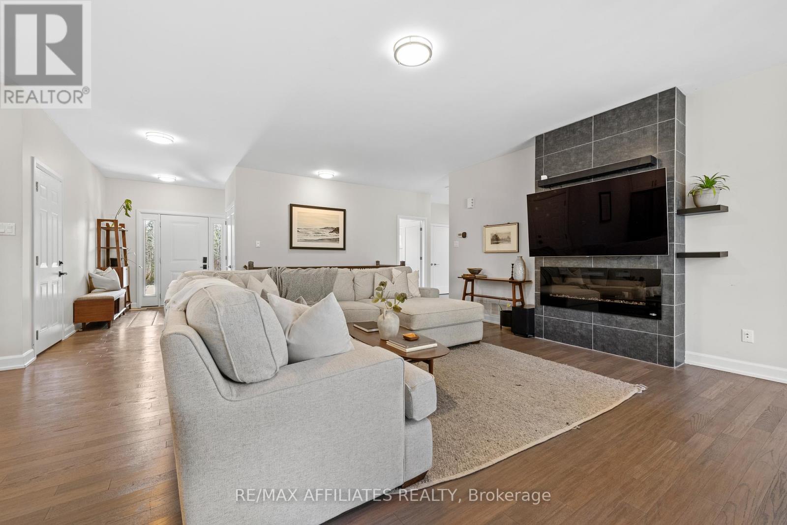 400 Cinnamon Crescent, Ottawa, Ontario  K0A 2H0 - Photo 10 - X12317728