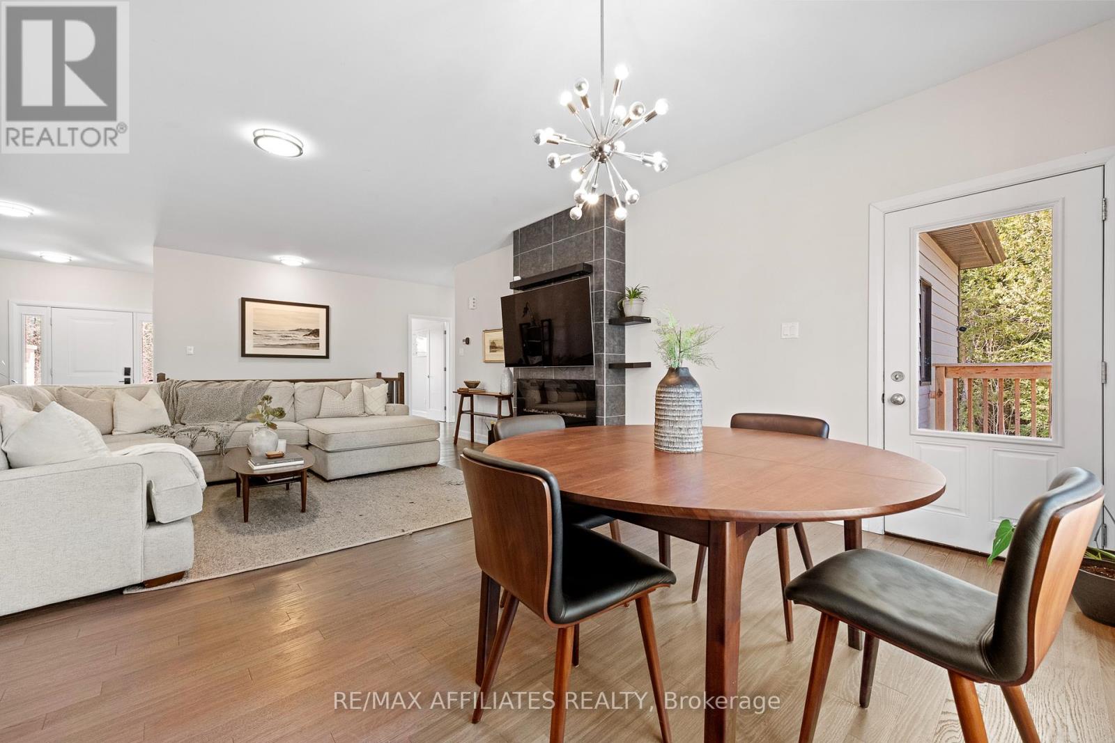 400 Cinnamon Crescent, Ottawa, Ontario  K0A 2H0 - Photo 17 - X12317728