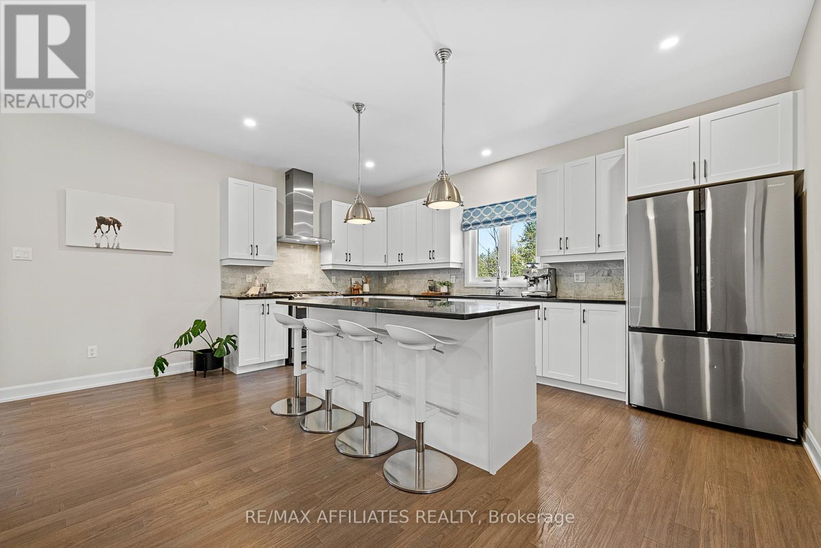 400 Cinnamon Crescent, Ottawa, Ontario  K0A 2H0 - Photo 4 - X12317728