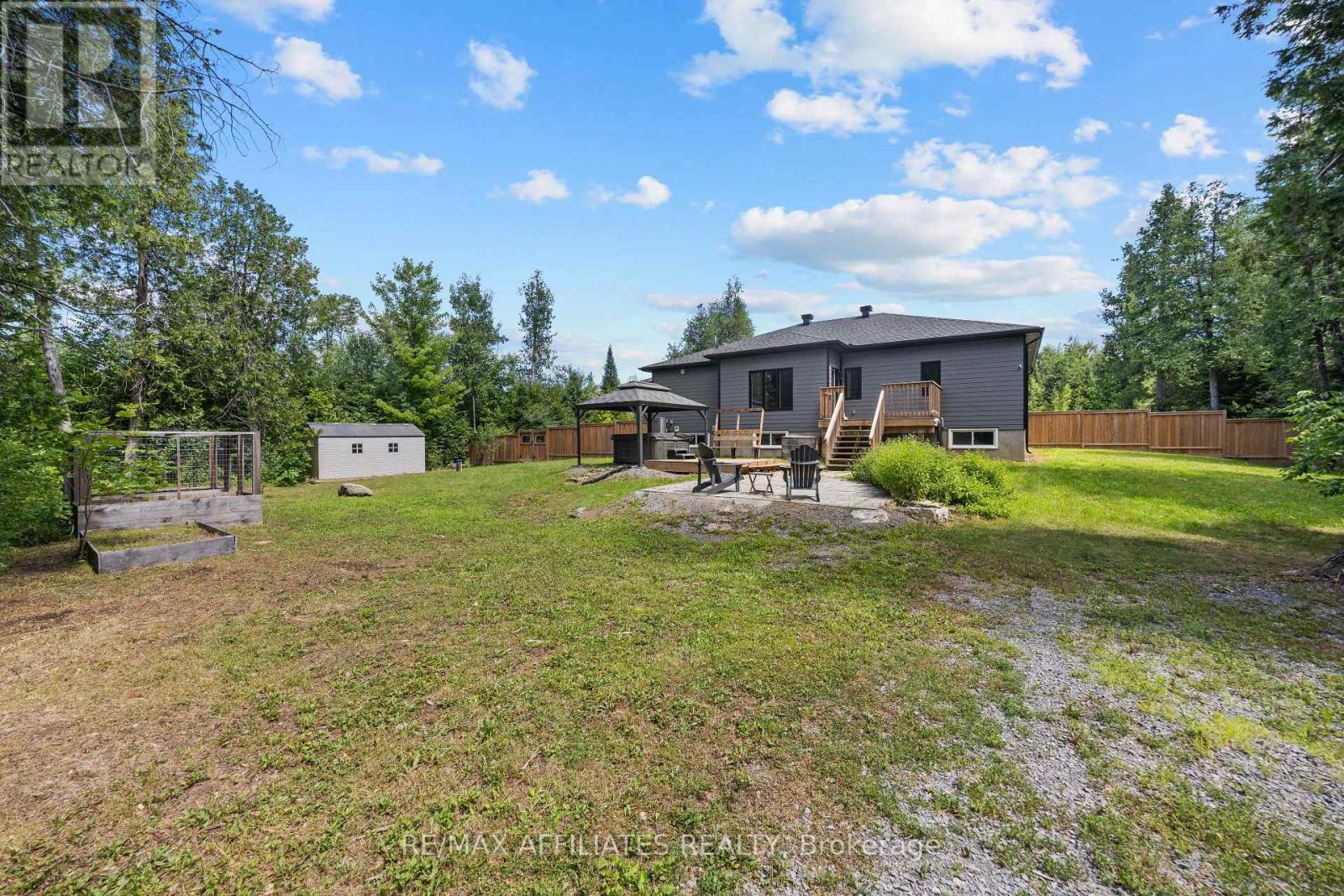 400 Cinnamon Crescent, Ottawa, Ontario  K0A 2H0 - Photo 43 - X12317728