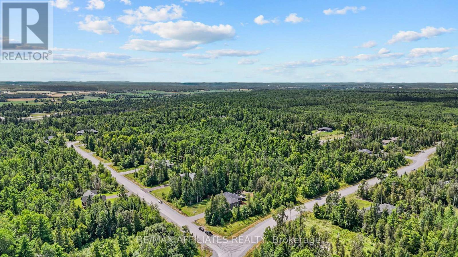 400 Cinnamon Crescent, Ottawa, Ontario  K0A 2H0 - Photo 48 - X12317728