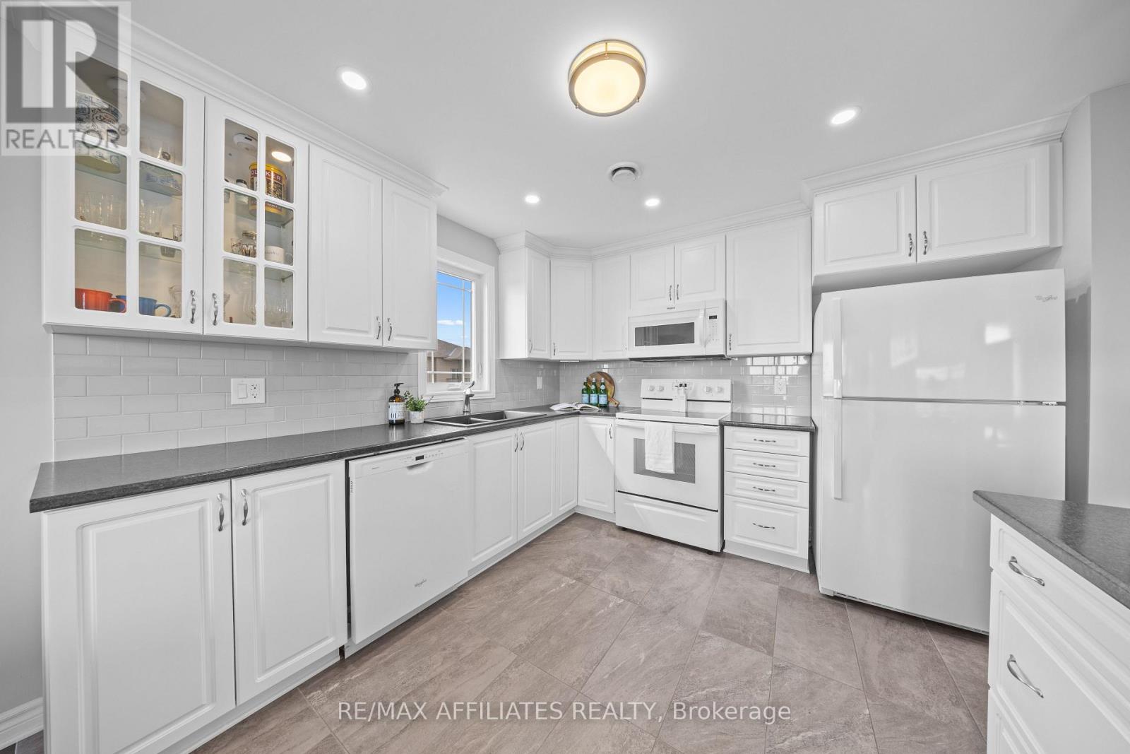 13 - 340 Tribeca Private, Ottawa, Ontario  K2J 6B4 - Photo 12 - X12393868