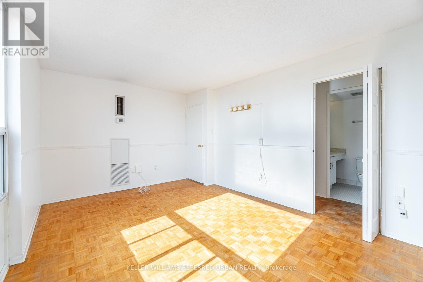 404 - 1515 Lakeshore Road E, Mississauga, Ontario  L5E 3E3 - Photo 20 - W12414774