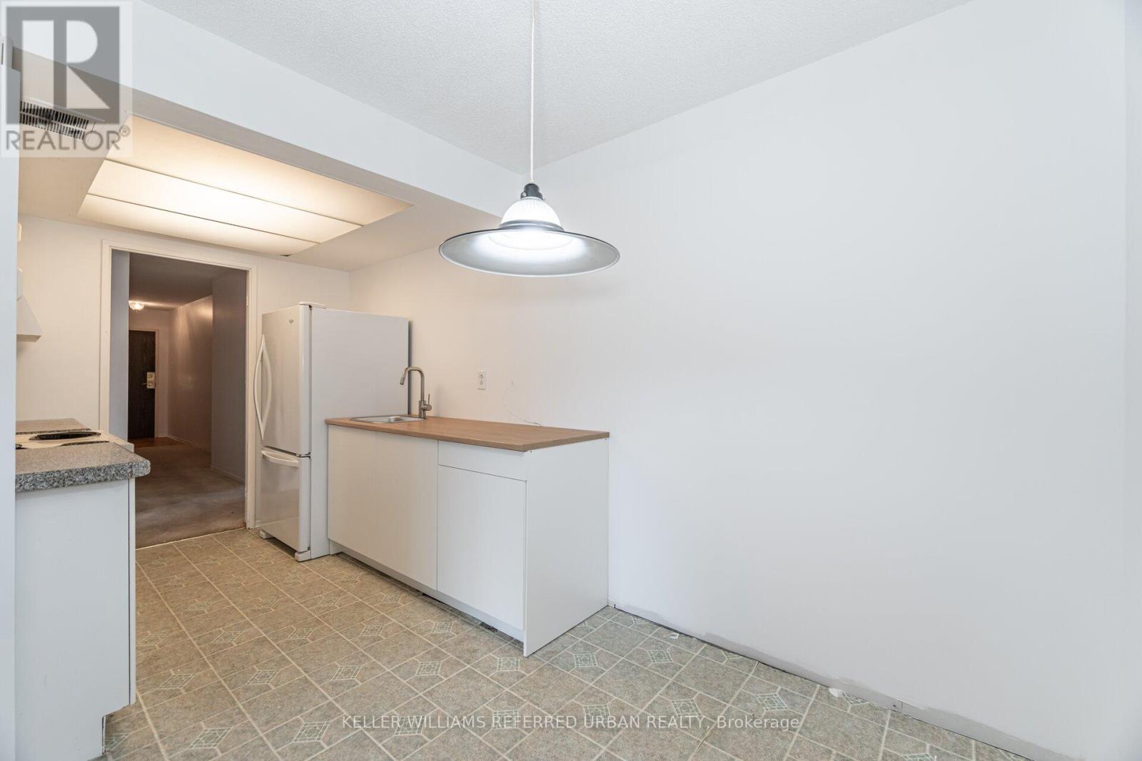 404 - 1515 Lakeshore Road E, Mississauga, Ontario  L5E 3E3 - Photo 6 - W12414774