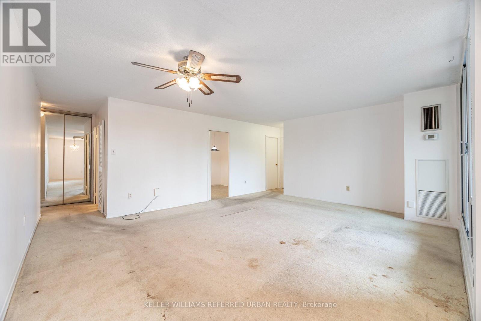 404 - 1515 Lakeshore Road E, Mississauga, Ontario  L5E 3E3 - Photo 8 - W12414774