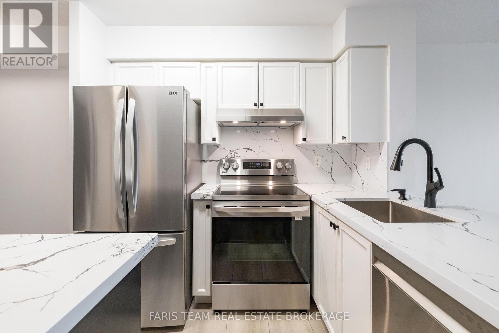 407 - 11 Oneida Crescent, Richmond Hill, Ontario  L4B 0A1 - Photo 7 - N12485050