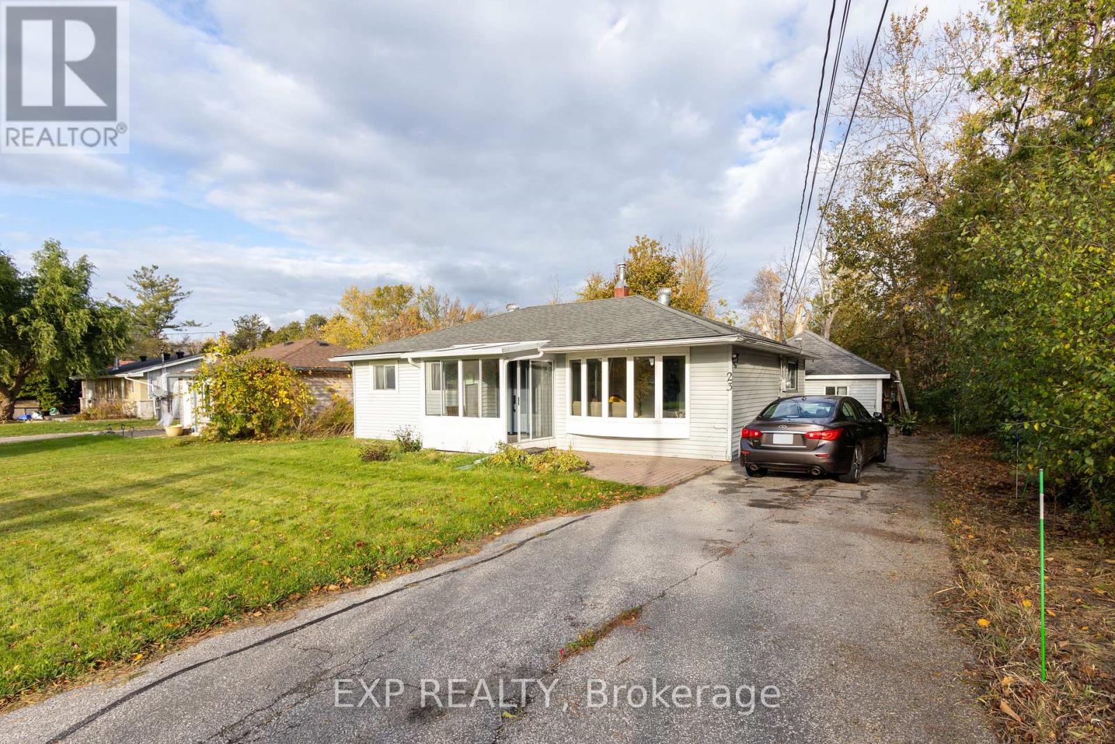 23 Grew Boulevard, Georgina, Ontario  L0E 1L0 - Photo 2 - N12485059
