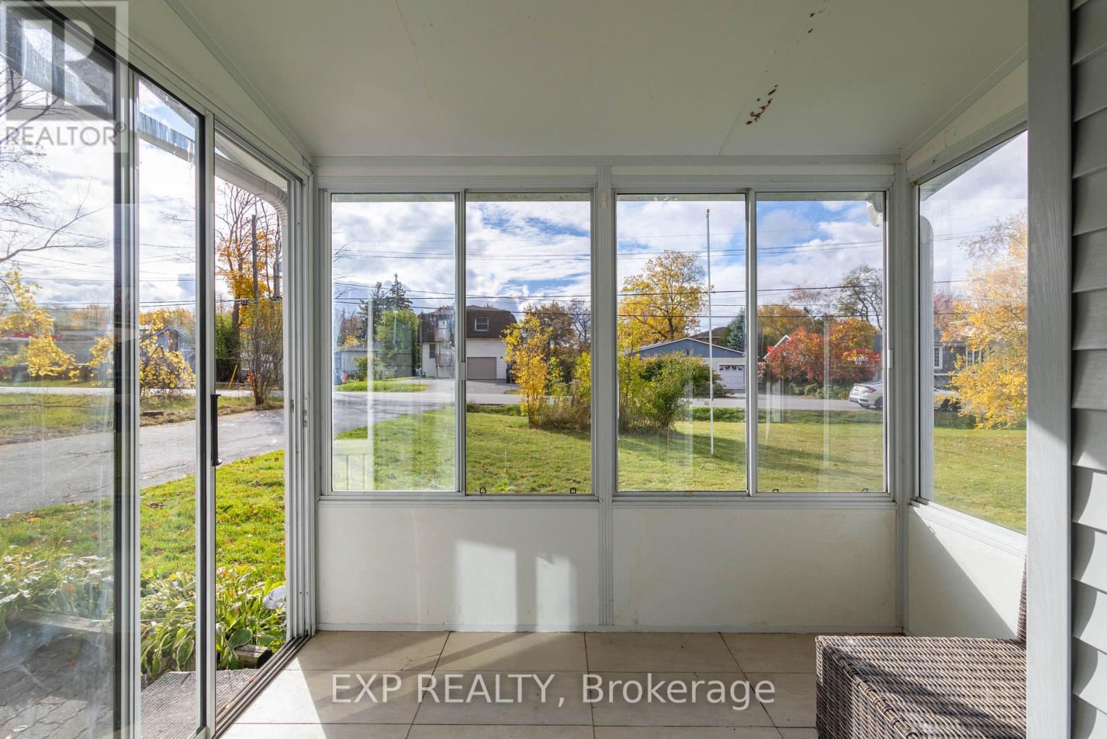 23 Grew Boulevard, Georgina, Ontario  L0E 1L0 - Photo 3 - N12485059