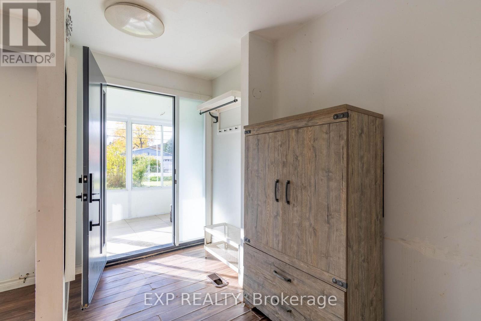 23 Grew Boulevard, Georgina, Ontario  L0E 1L0 - Photo 5 - N12485059