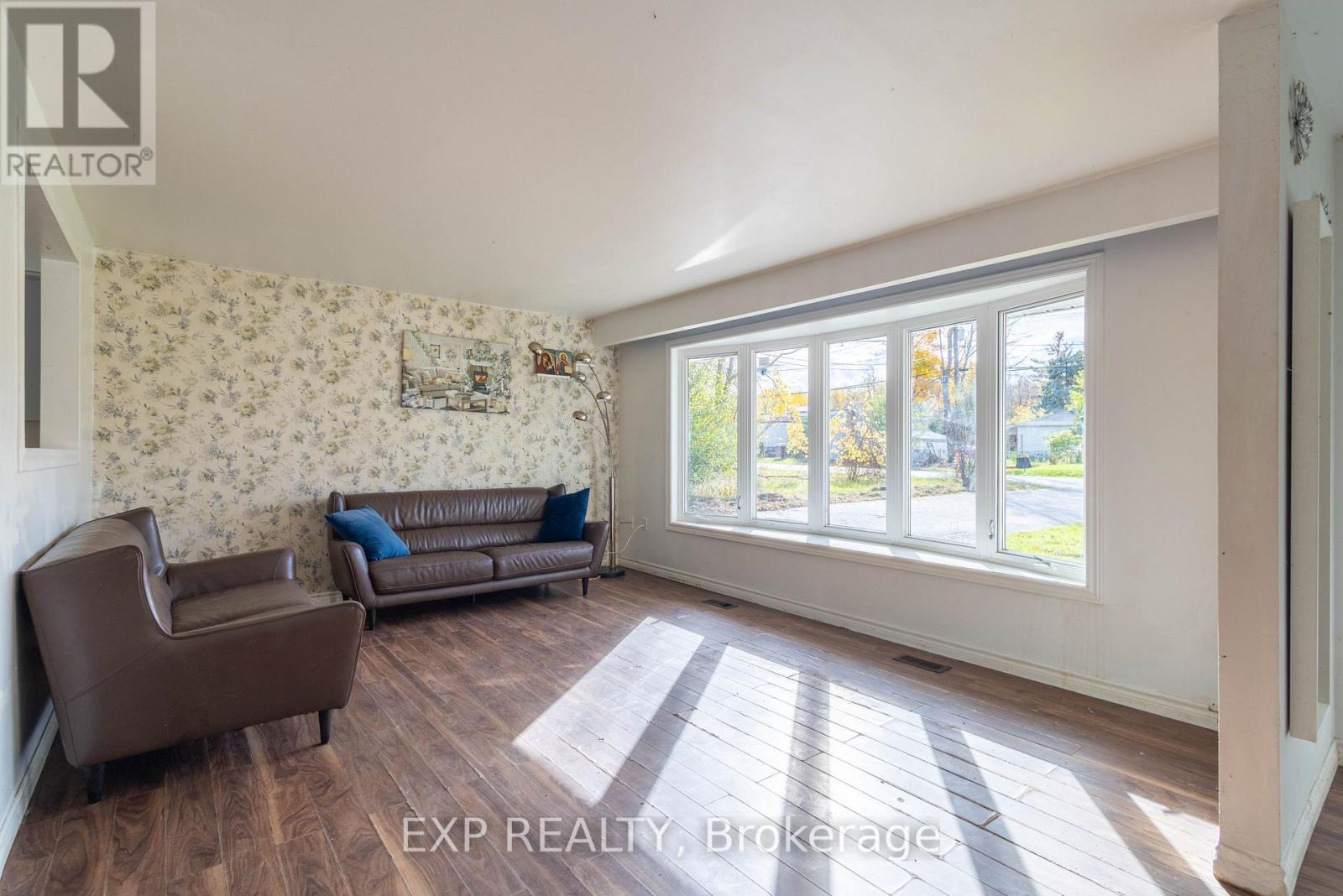23 Grew Boulevard, Georgina, Ontario  L0E 1L0 - Photo 6 - N12485059