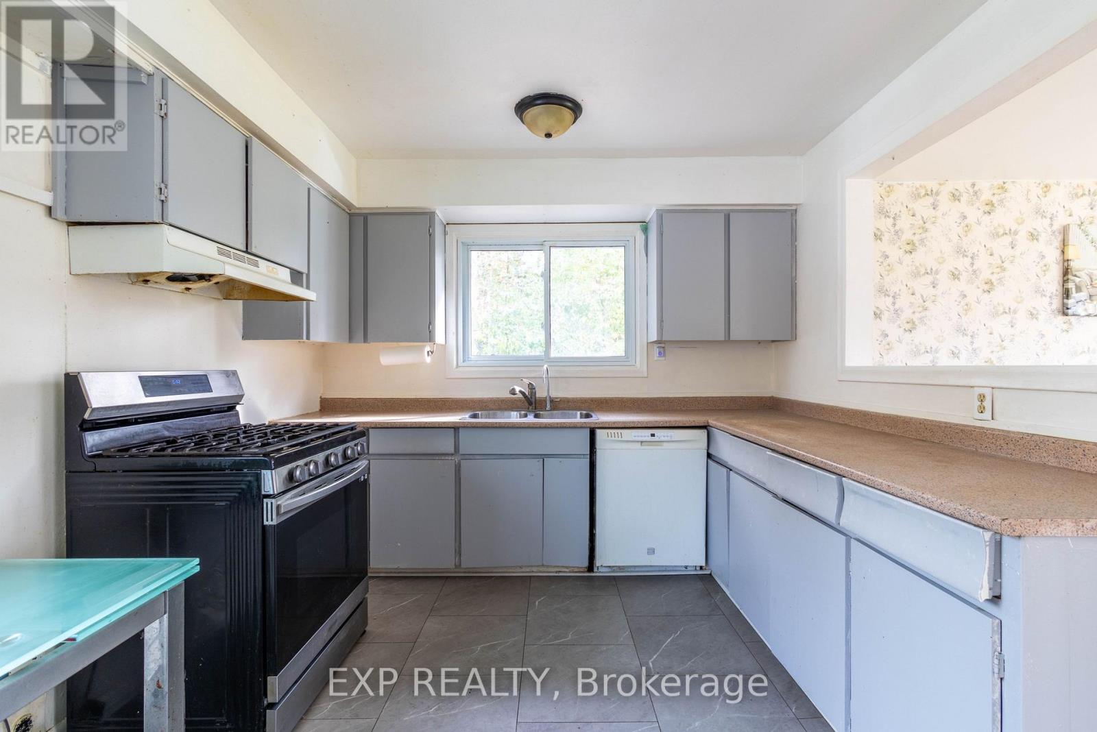 23 Grew Boulevard, Georgina, Ontario  L0E 1L0 - Photo 8 - N12485059