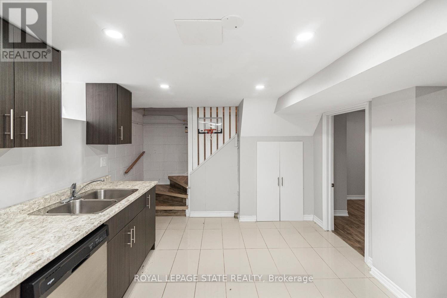 2278 Mount Forest Drive, Burlington, Ontario  L7P 1J2 - Photo 35 - W12484761