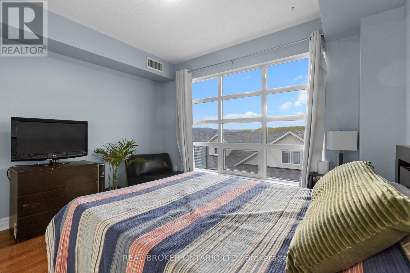 302 - 1 Shipyard Lane, Collingwood, Ontario  L9Y 0W2 - Photo 47 - S12484415