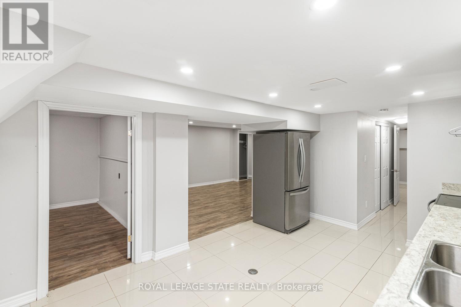 2278 Mount Forest Drive, Burlington, Ontario  L7P 1J2 - Photo 32 - W12484761