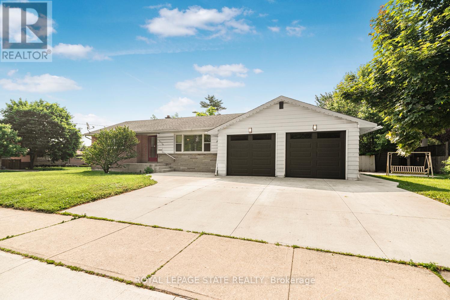 2278 Mount Forest Drive, Burlington, Ontario  L7P 1J2 - Photo 3 - W12484761