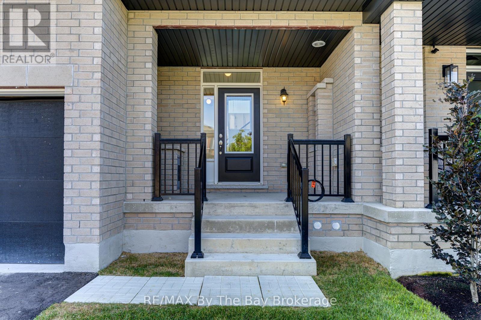 42 Lisa Street, Wasaga Beach, Ontario  L9Z 1J9 - Photo 3 - S12485091