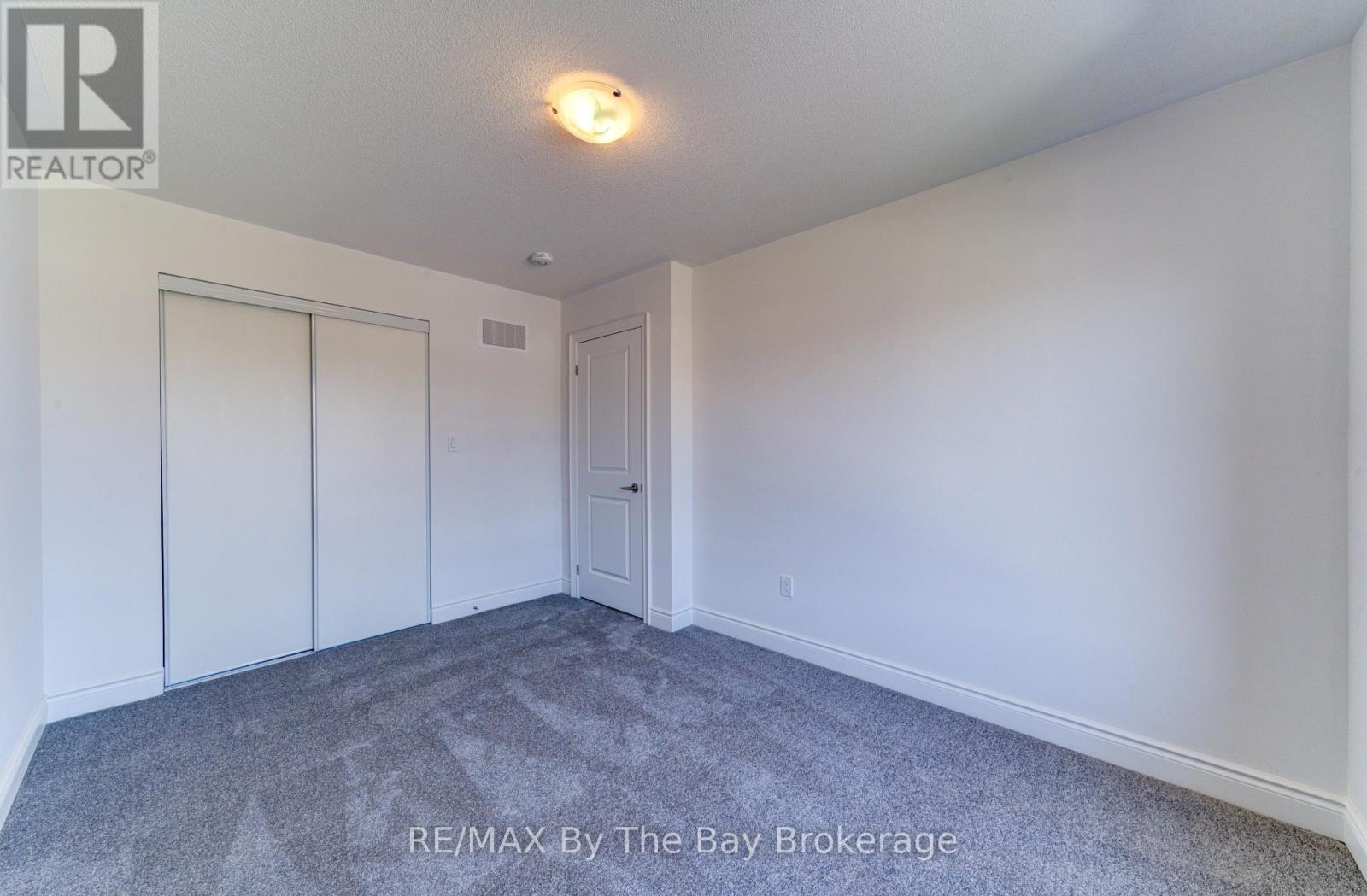 42 Lisa Street, Wasaga Beach, Ontario  L9Z 1J9 - Photo 31 - S12485091