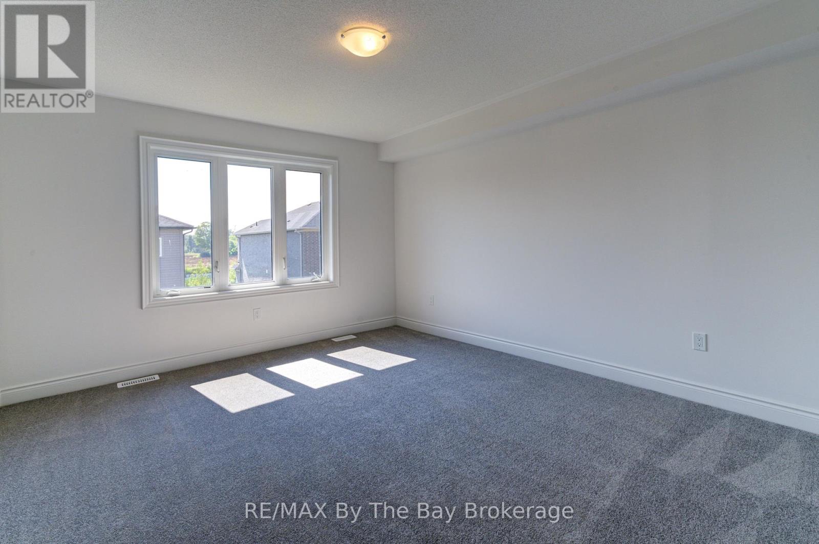42 Lisa Street, Wasaga Beach, Ontario  L9Z 1J9 - Photo 34 - S12485091