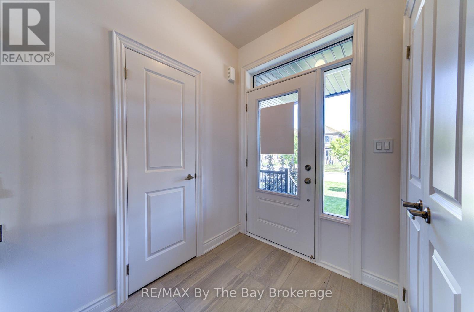 42 Lisa Street, Wasaga Beach, Ontario  L9Z 1J9 - Photo 4 - S12485091