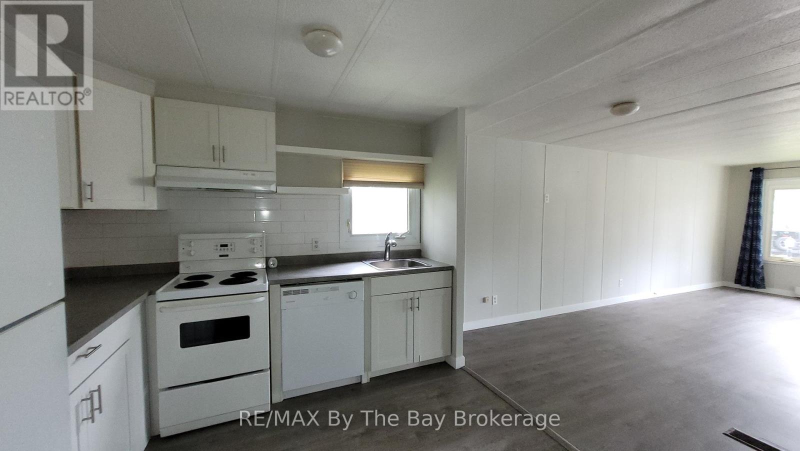 50 Georgian Glen Drive, Wasaga Beach, Ontario  L9Z 1K7 - Photo 17 - S12485097
