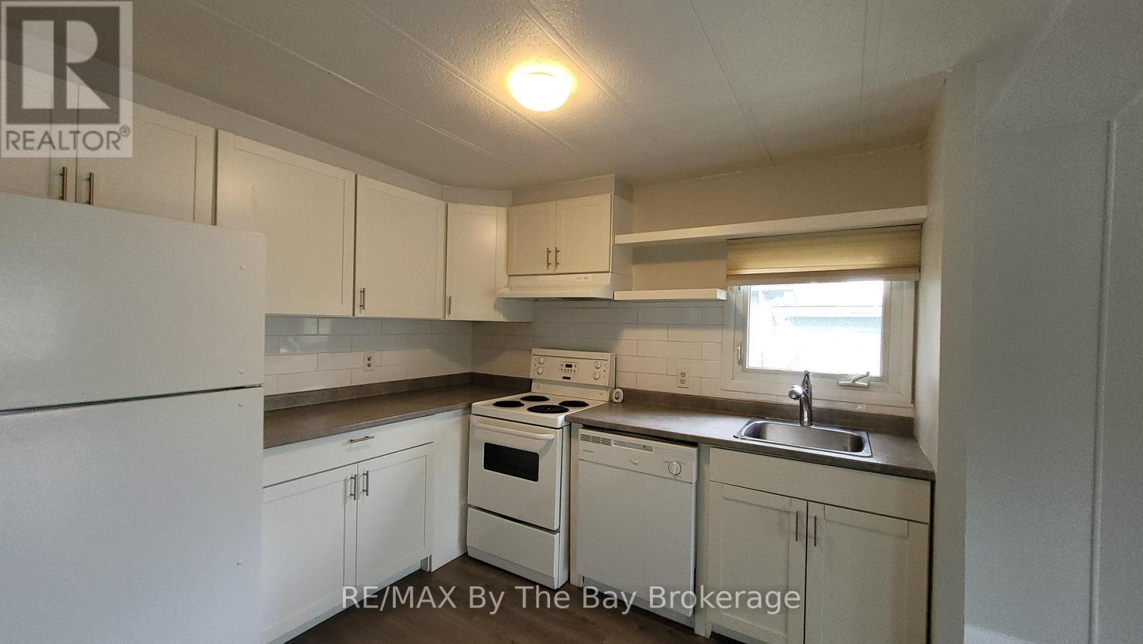 50 Georgian Glen Drive, Wasaga Beach, Ontario  L9Z 1K7 - Photo 5 - S12485097