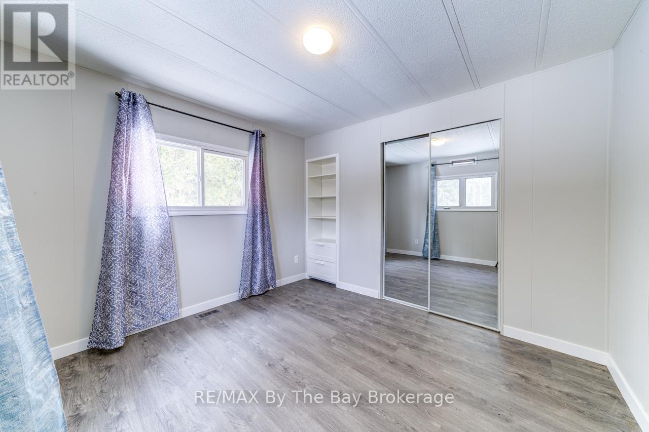 50 Georgian Glen Drive, Wasaga Beach, Ontario  L9Z 1K7 - Photo 7 - S12485097