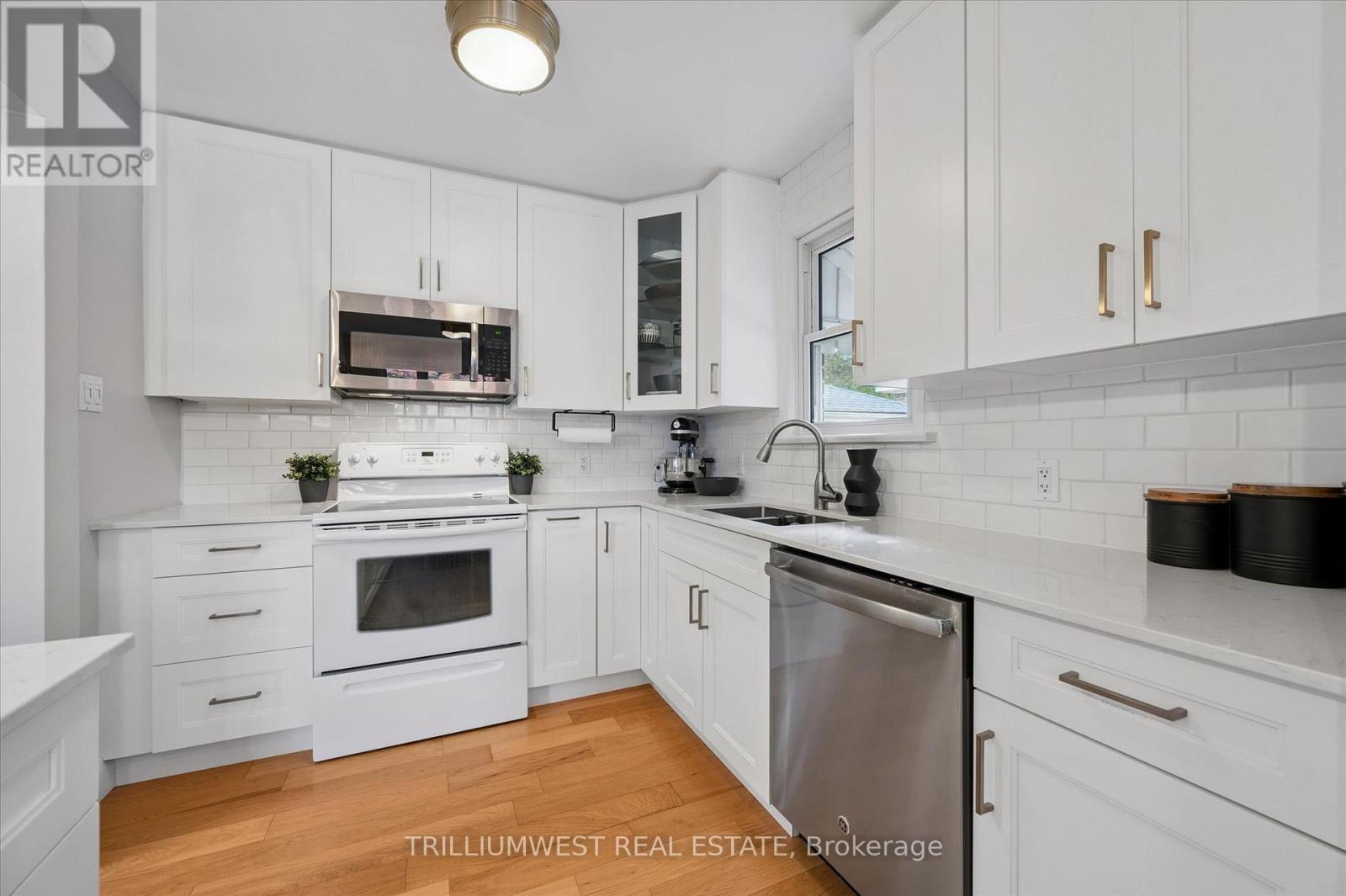 131 Roger Street, Waterloo, Ontario  N2J 1A7 - Photo 13 - X12485060