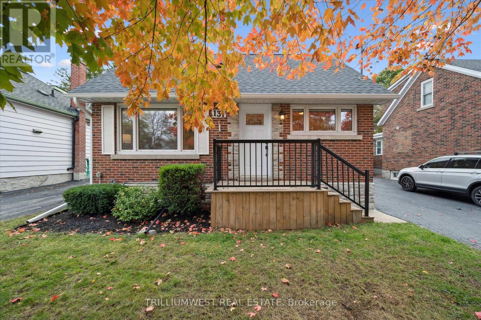 131 Roger Street, Waterloo, Ontario  N2J 1A7 - Photo 2 - X12485060