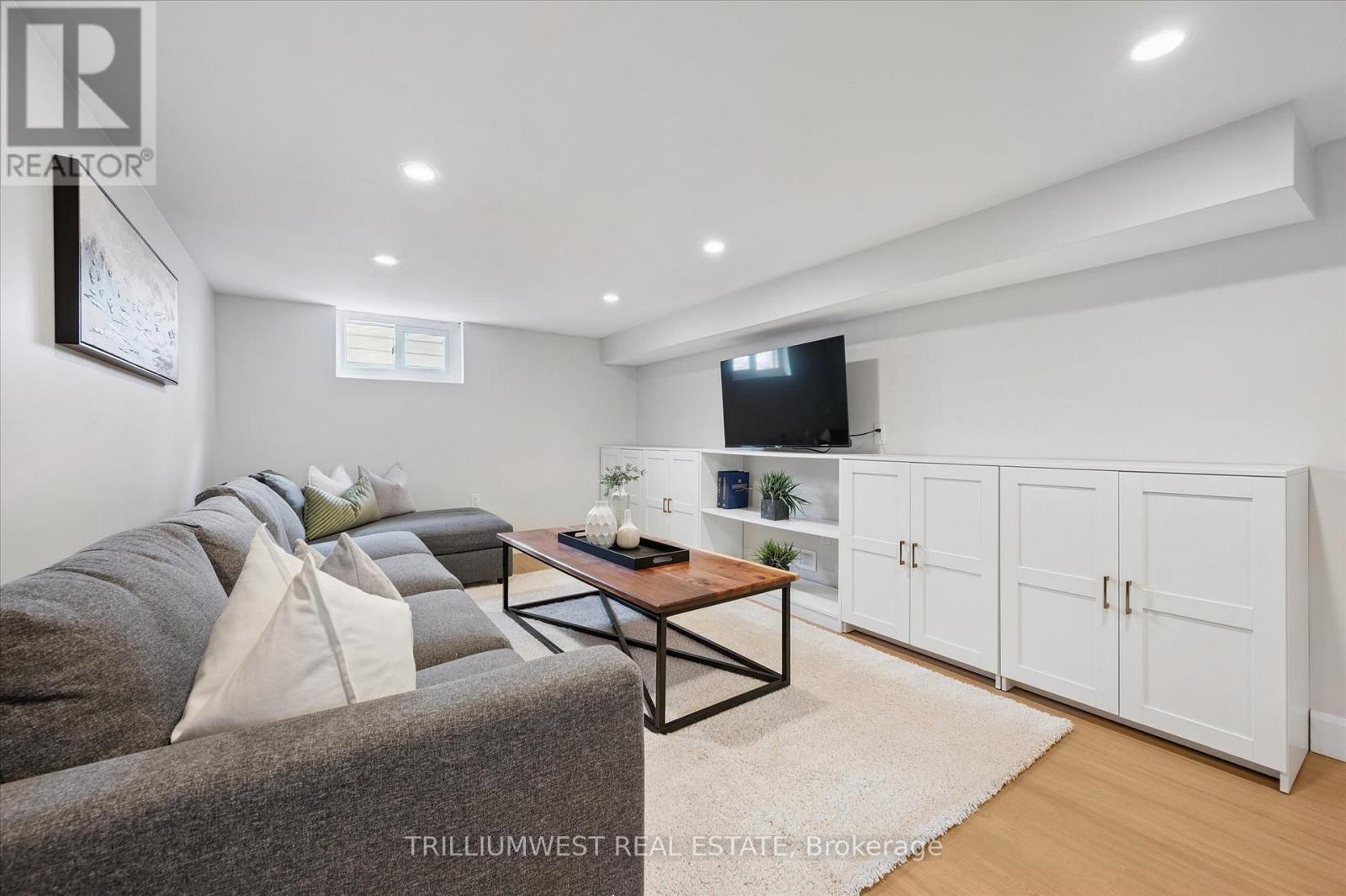 131 Roger Street, Waterloo, Ontario  N2J 1A7 - Photo 30 - X12485060