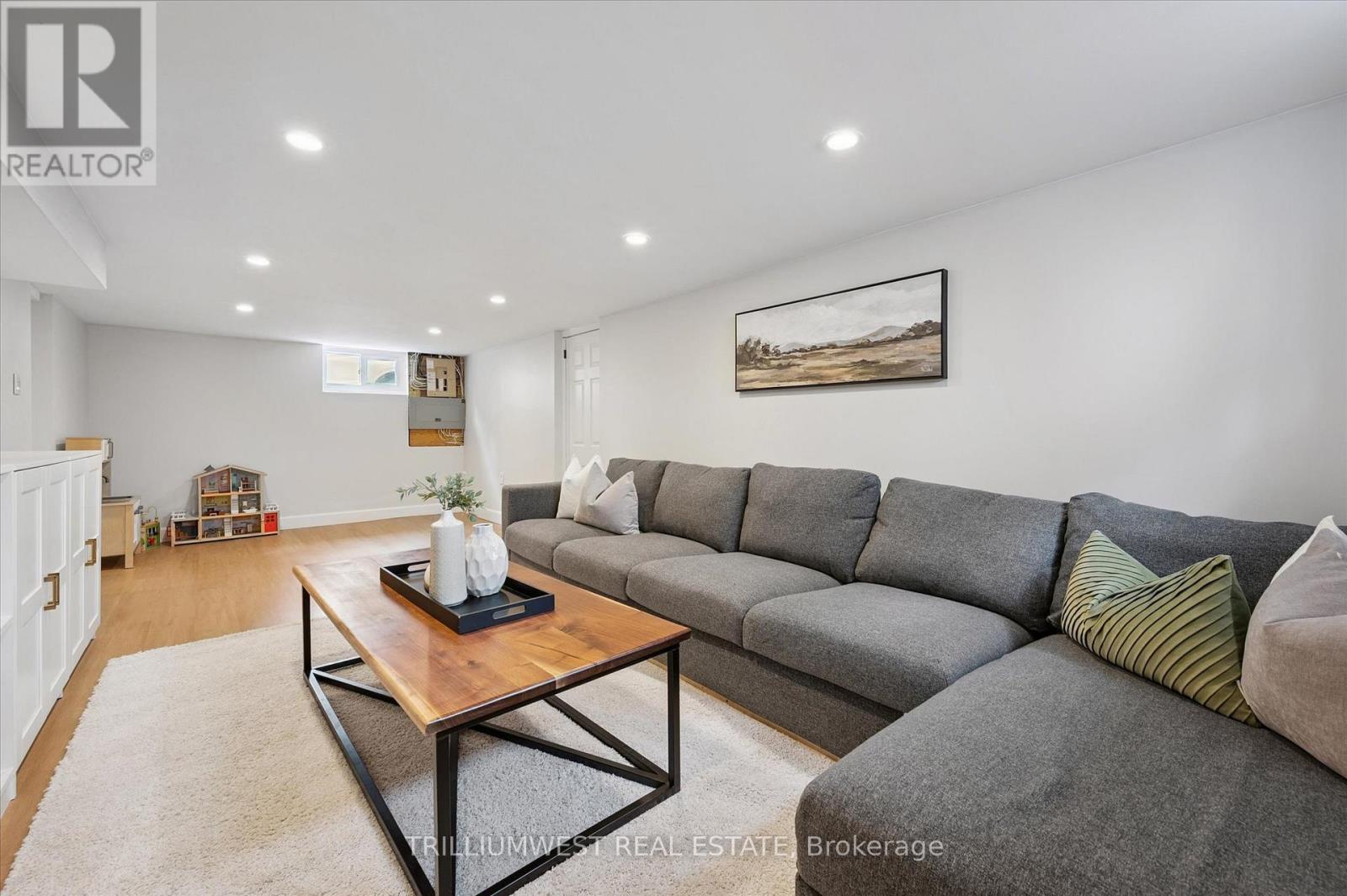 131 Roger Street, Waterloo, Ontario  N2J 1A7 - Photo 31 - X12485060