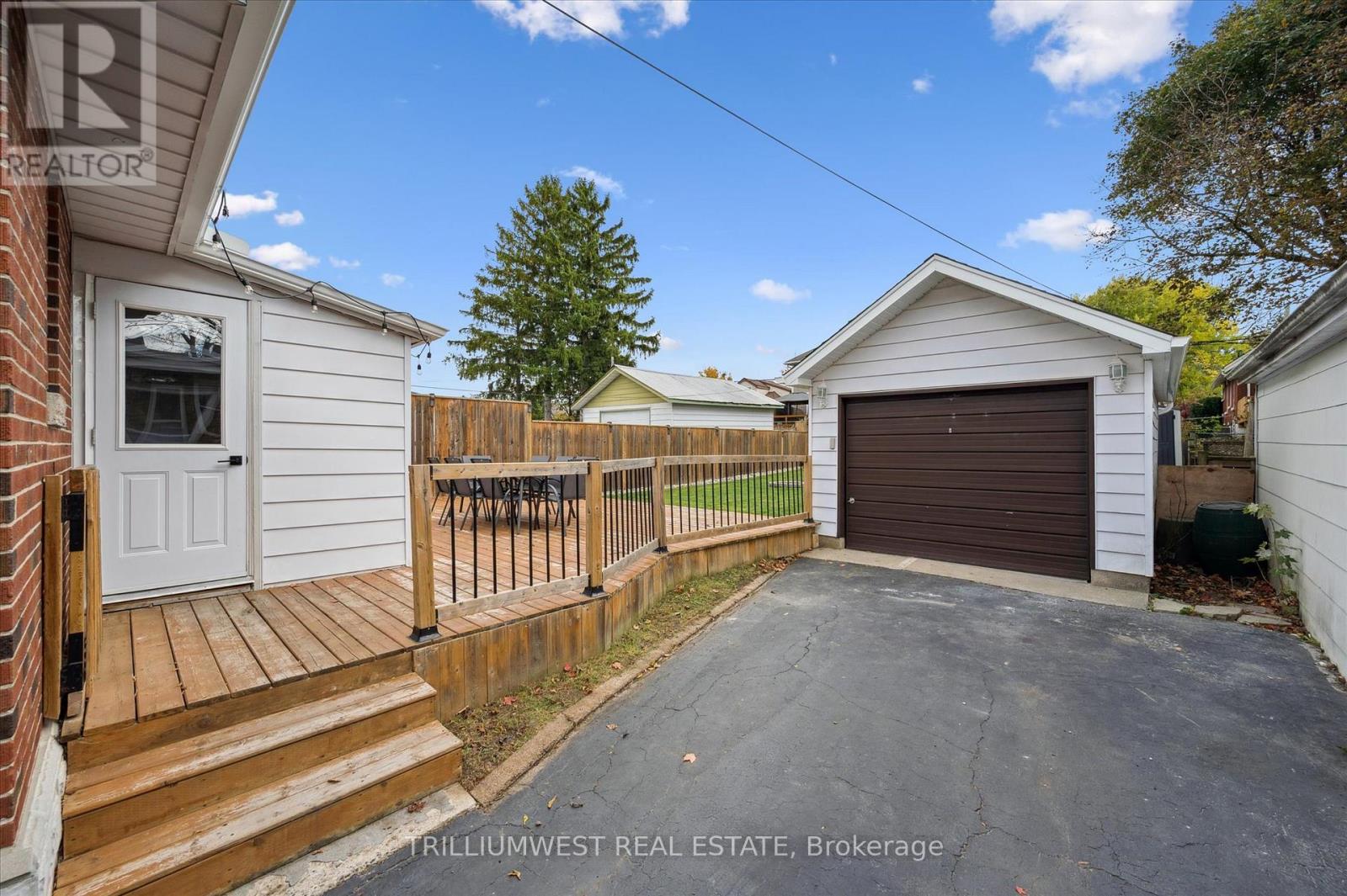 131 Roger Street, Waterloo, Ontario  N2J 1A7 - Photo 33 - X12485060