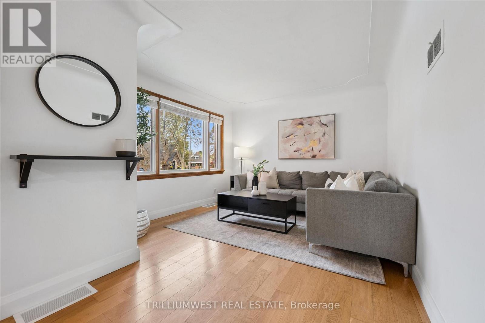 131 Roger Street, Waterloo, Ontario  N2J 1A7 - Photo 6 - X12485060