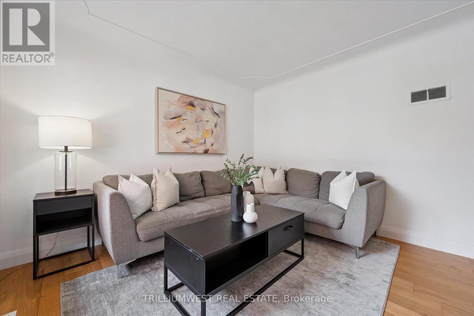 131 Roger Street, Waterloo, Ontario  N2J 1A7 - Photo 8 - X12485060