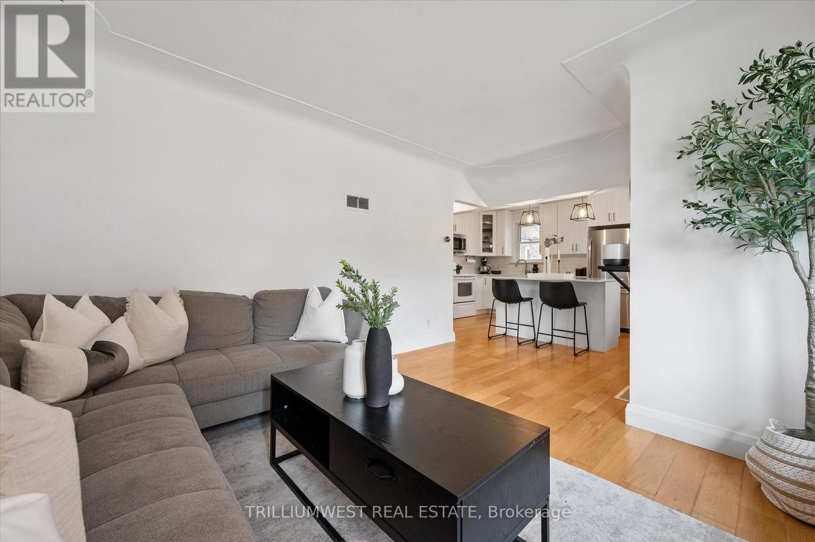 131 Roger Street, Waterloo, Ontario  N2J 1A7 - Photo 9 - X12485060