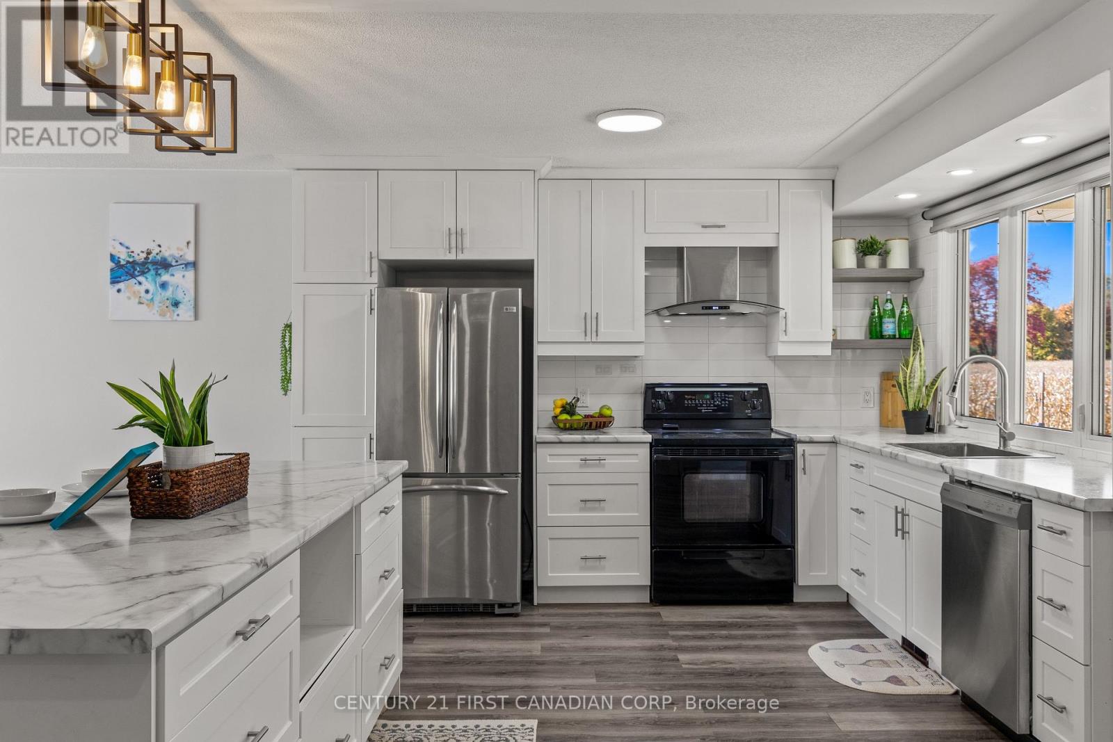 5270 Trafalgar Street, Thames Centre, Ontario  N0L 1G4 - Photo 11 - X12485066