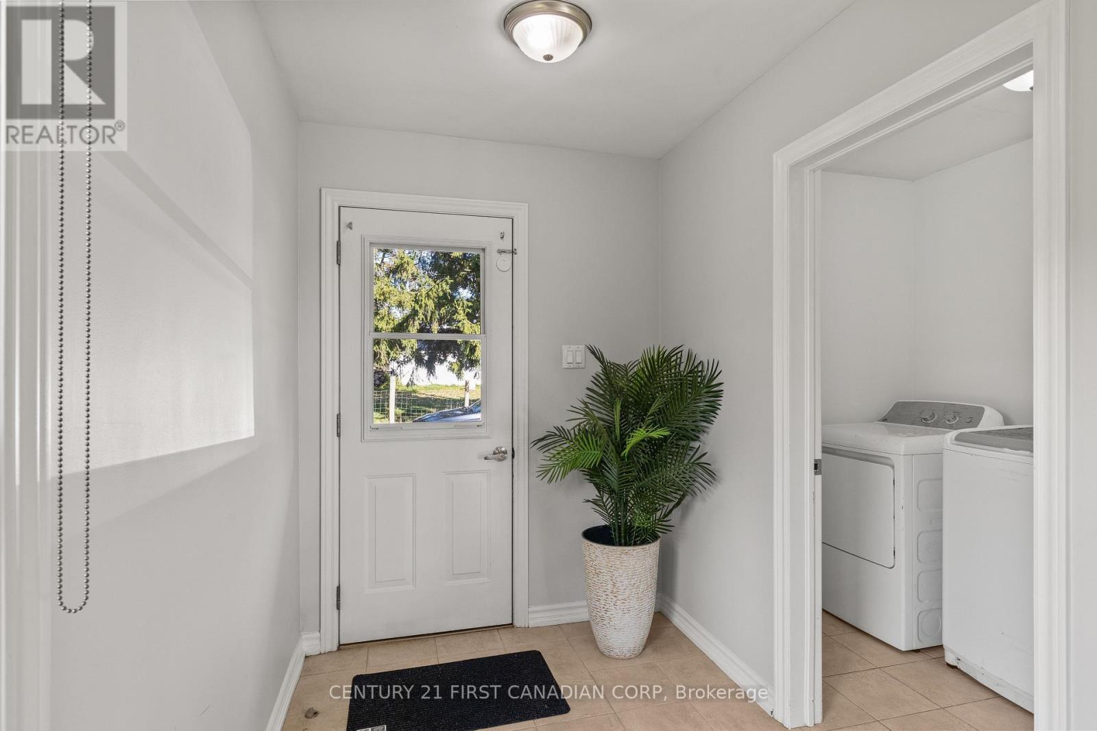 5270 Trafalgar Street, Thames Centre, Ontario  N0L 1G4 - Photo 14 - X12485066