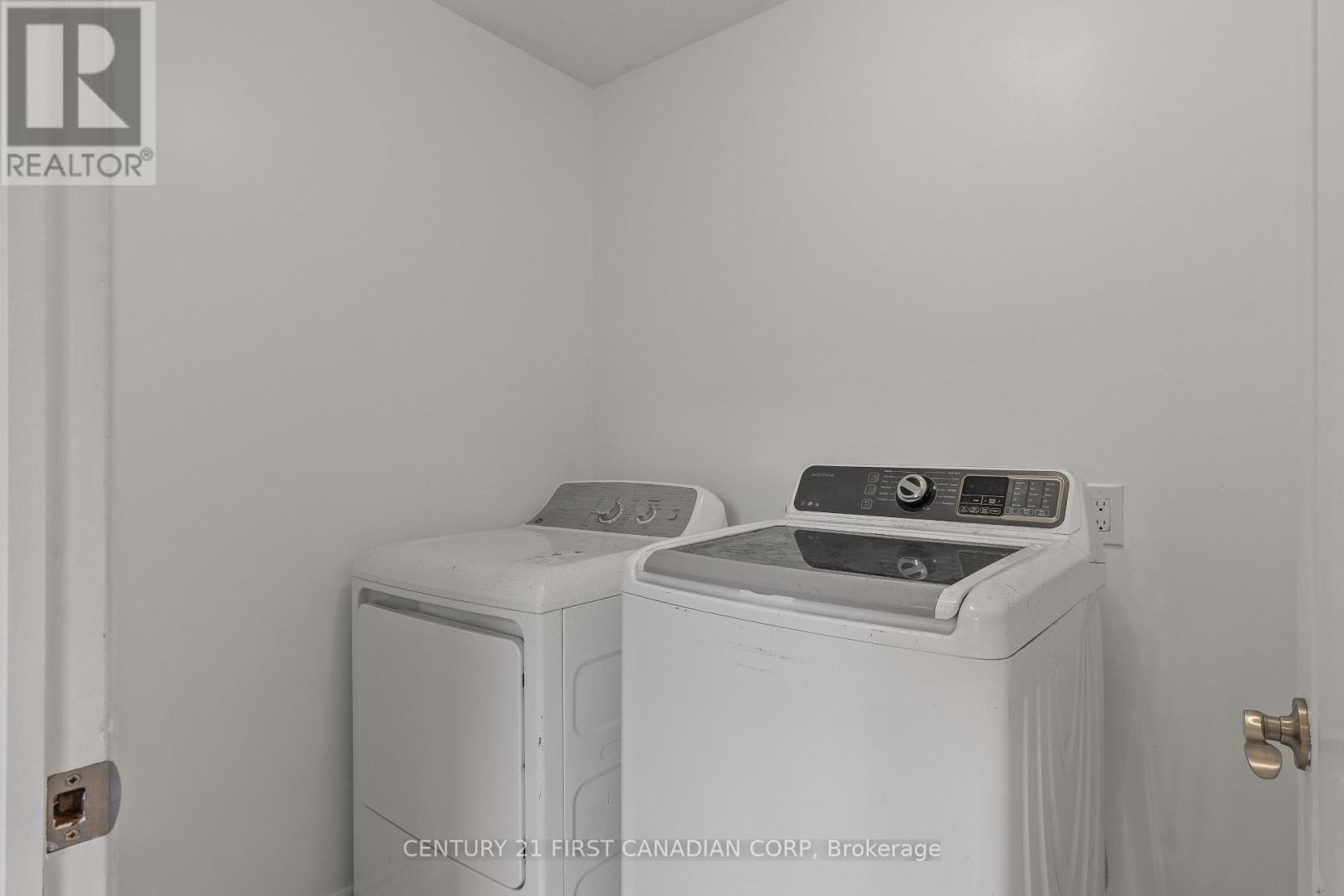 5270 Trafalgar Street, Thames Centre, Ontario  N0L 1G4 - Photo 15 - X12485066