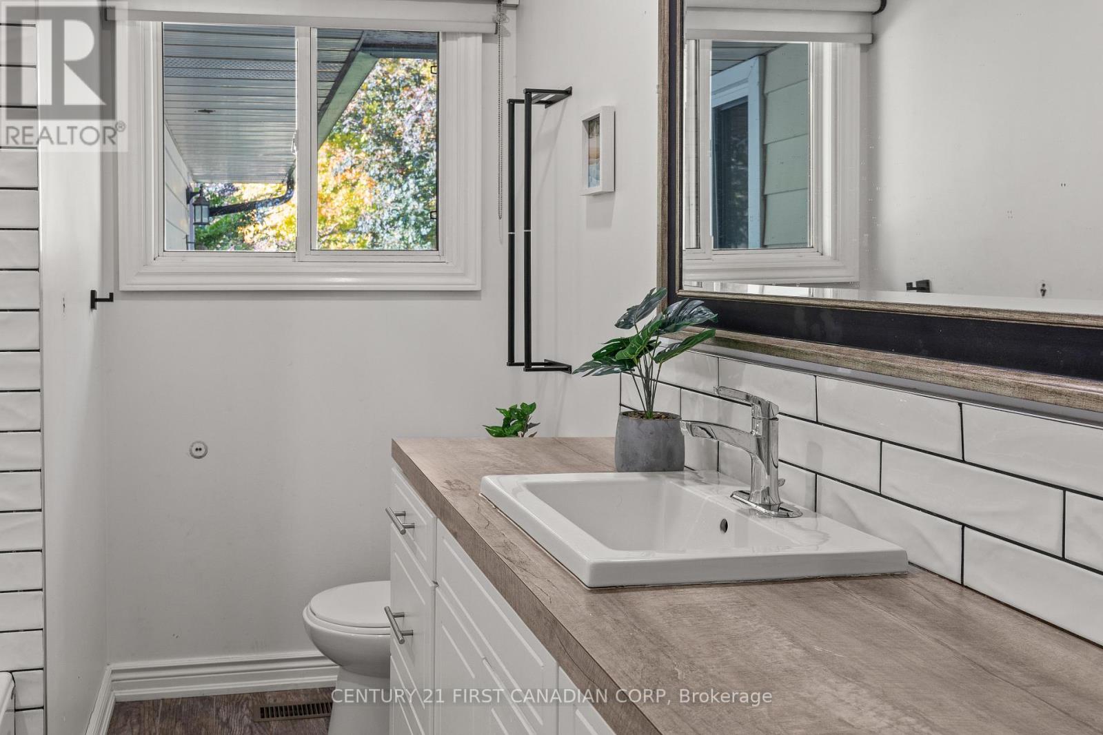 5270 Trafalgar Street, Thames Centre, Ontario  N0L 1G4 - Photo 21 - X12485066