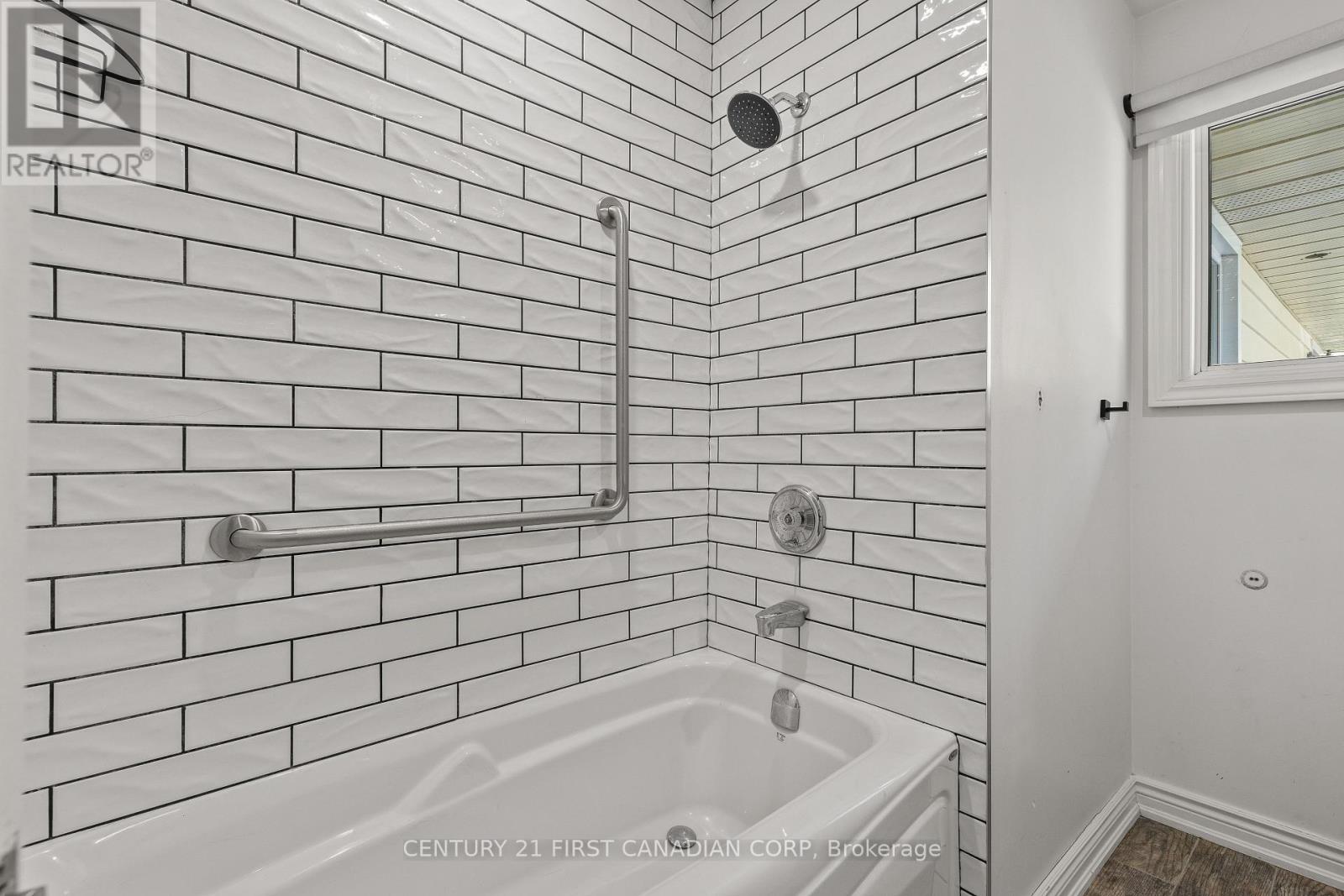 5270 Trafalgar Street, Thames Centre, Ontario  N0L 1G4 - Photo 22 - X12485066