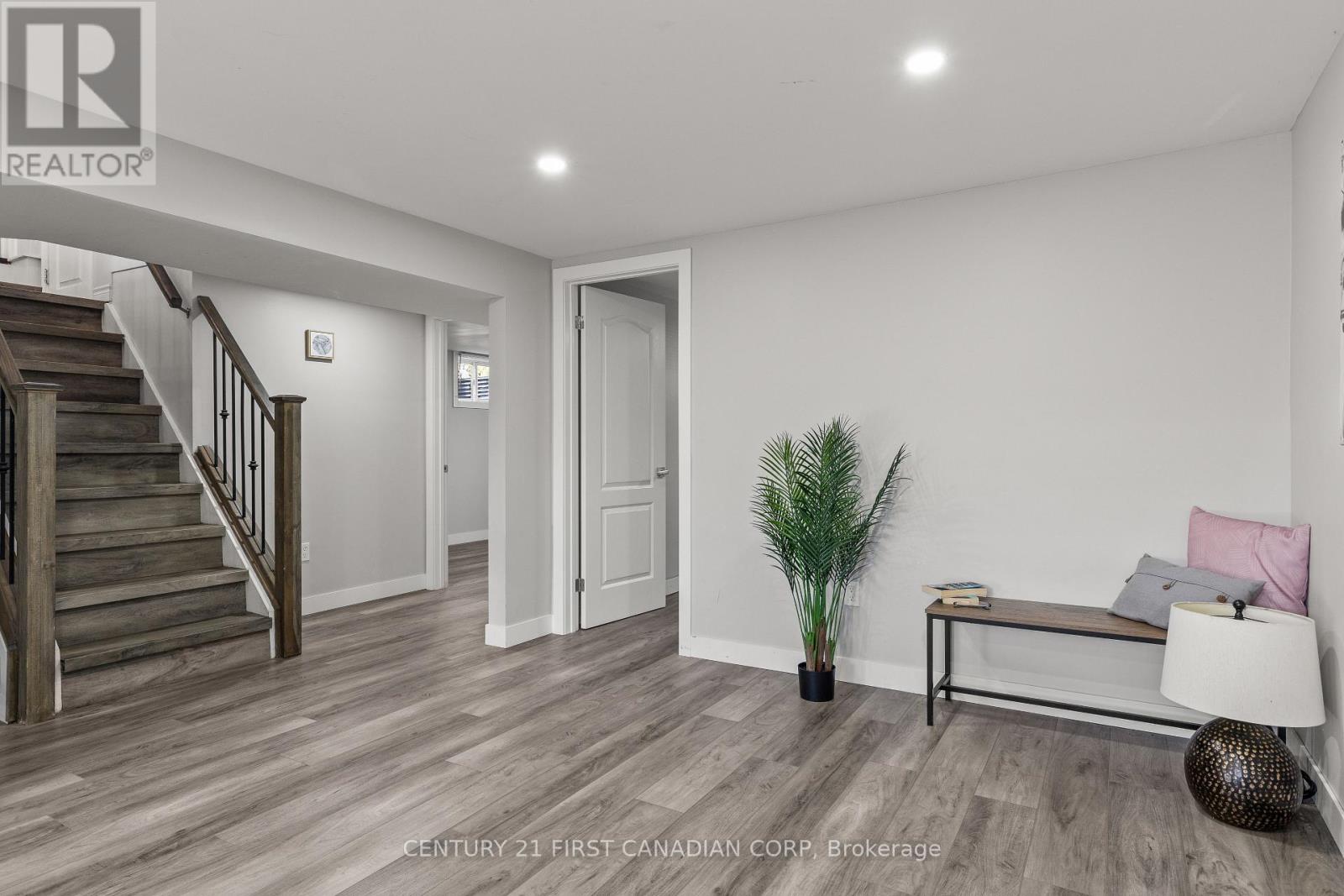 5270 Trafalgar Street, Thames Centre, Ontario  N0L 1G4 - Photo 25 - X12485066