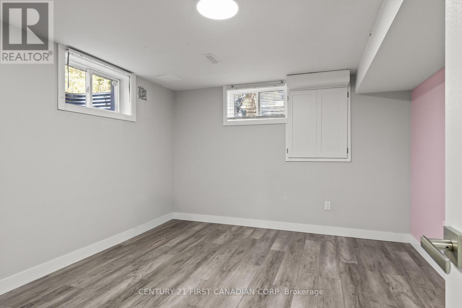 5270 Trafalgar Street, Thames Centre, Ontario  N0L 1G4 - Photo 27 - X12485066