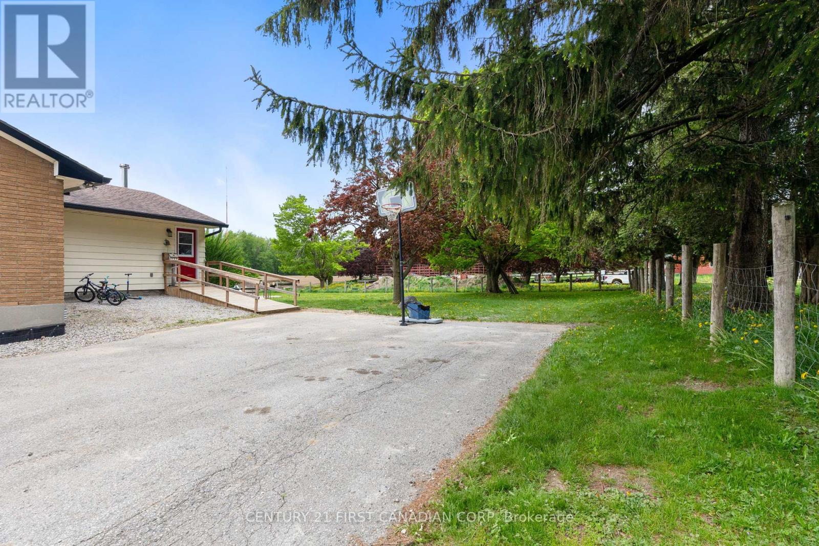 5270 Trafalgar Street, Thames Centre, Ontario  N0L 1G4 - Photo 35 - X12485066