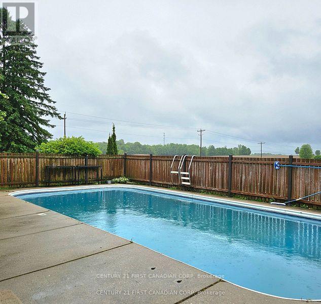 5270 Trafalgar Street, Thames Centre, Ontario  N0L 1G4 - Photo 38 - X12485066