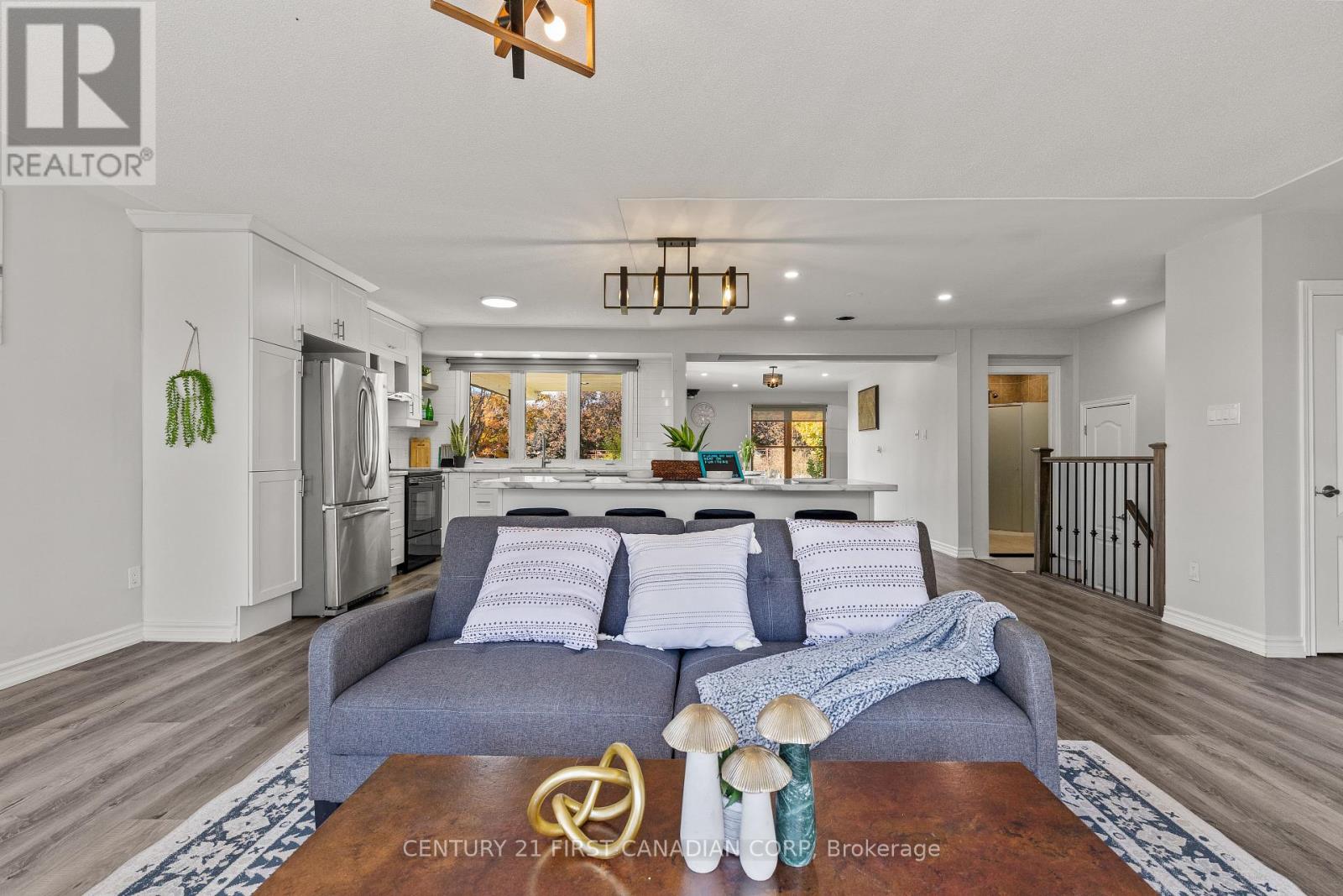 5270 Trafalgar Street, Thames Centre, Ontario  N0L 1G4 - Photo 7 - X12485066