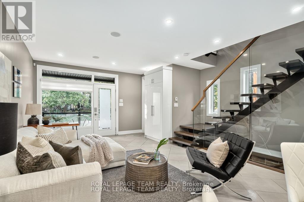 16 First Avenue, Ottawa, Ontario  K1S 2G2 - Photo 4 - X12485070