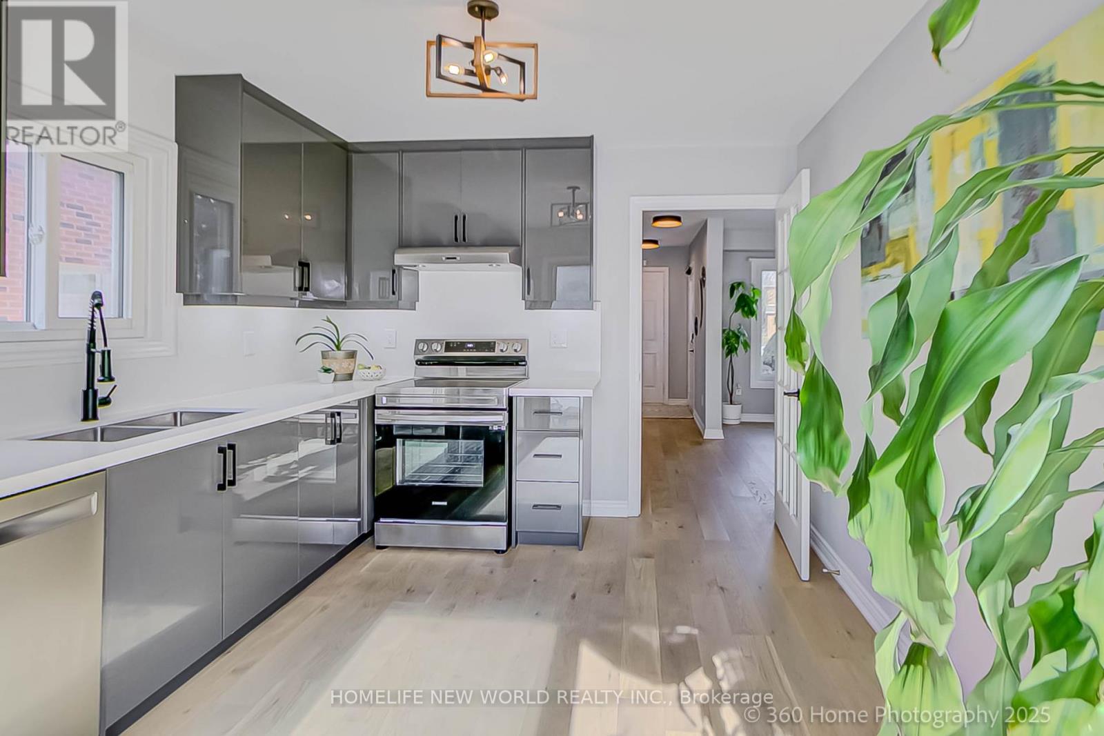 350 Pickering Crescent, Newmarket, Ontario  L3Y 8G7 - Photo 8 - N12026737